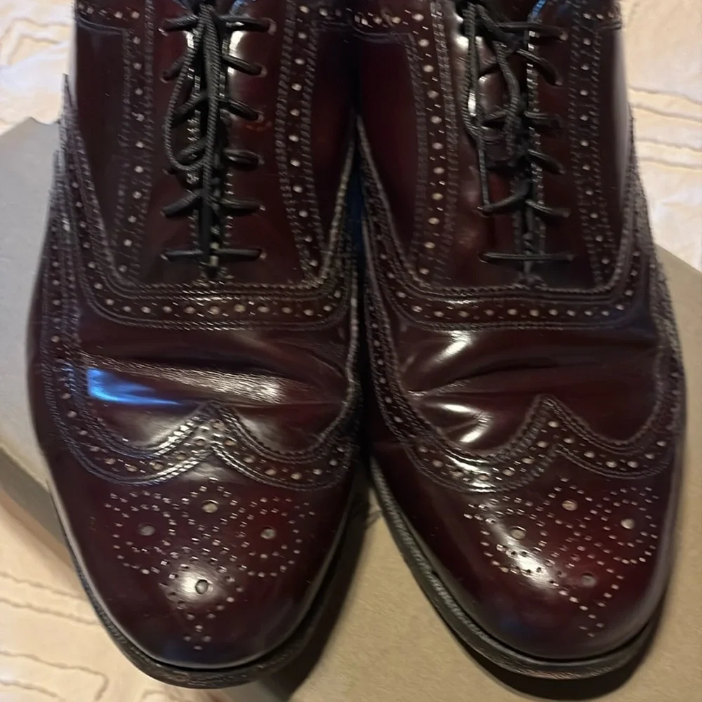 Florsheim Cordovan Oxford Wingtip Shoes Classic Leather Design 10.5 WIDE WIDTH